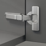 Петля Duomatic Push, угол раскрытия 110⁰, 48/6, для полунакладной двери